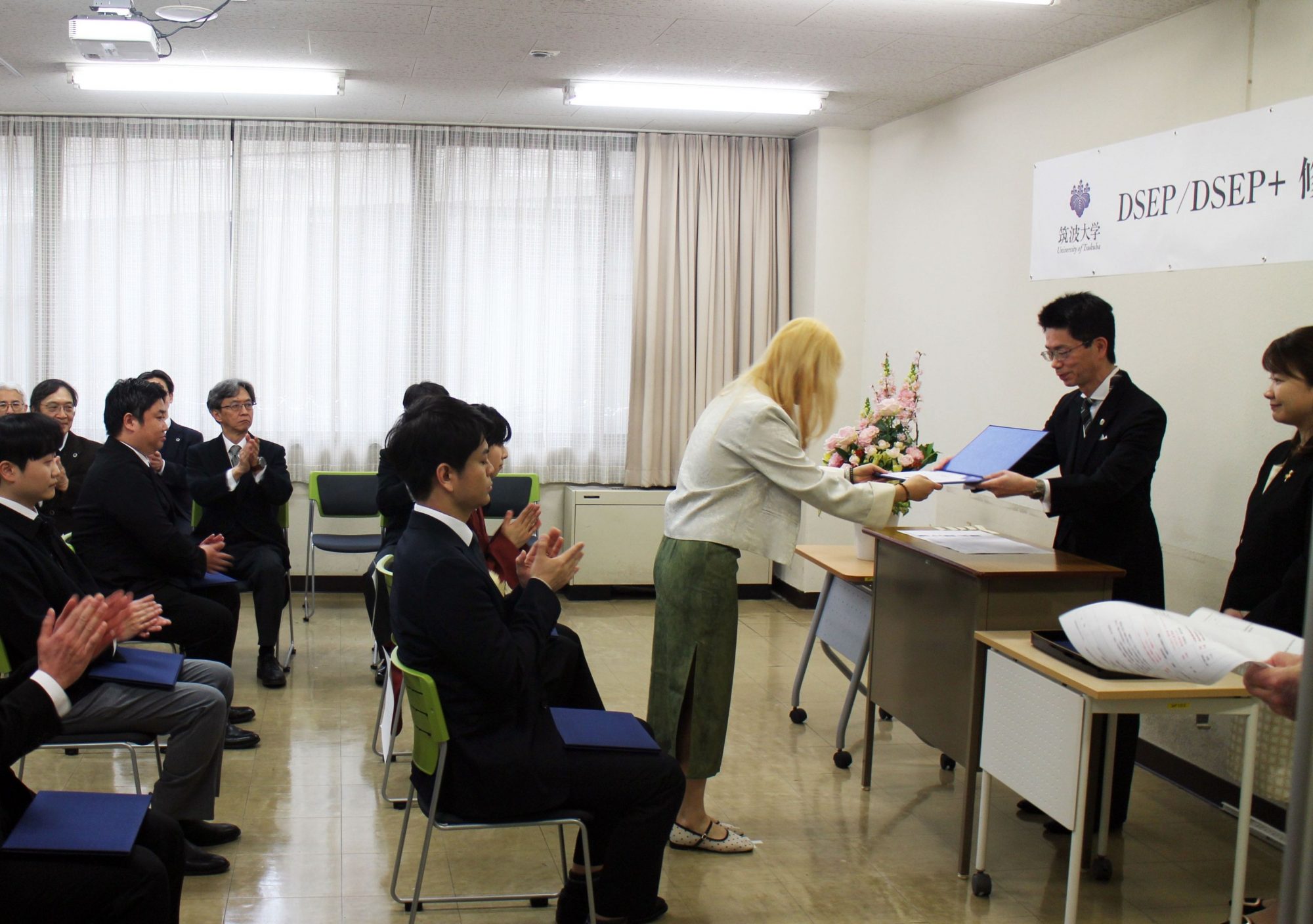DSEP修了認定証授与式を開催しました  DSEP Completion Ceremony Held